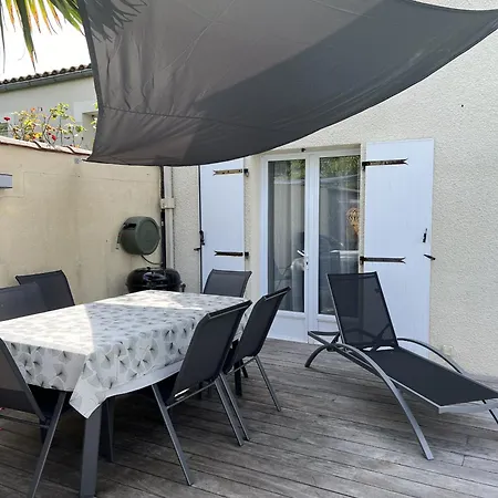 Holiday home Le Moulin D'amour - Agreable Maison Familiale Proche Centre De La Rochelle Avec Piscine Chauffee La Rochelle (Charente-Maritime)
